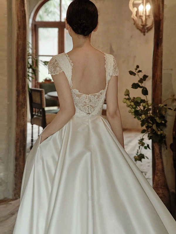 レース トレーン ウェディングドレス サテン 白 シンプル 結婚式 花嫁 前撮り パーティー 披露宴 k448