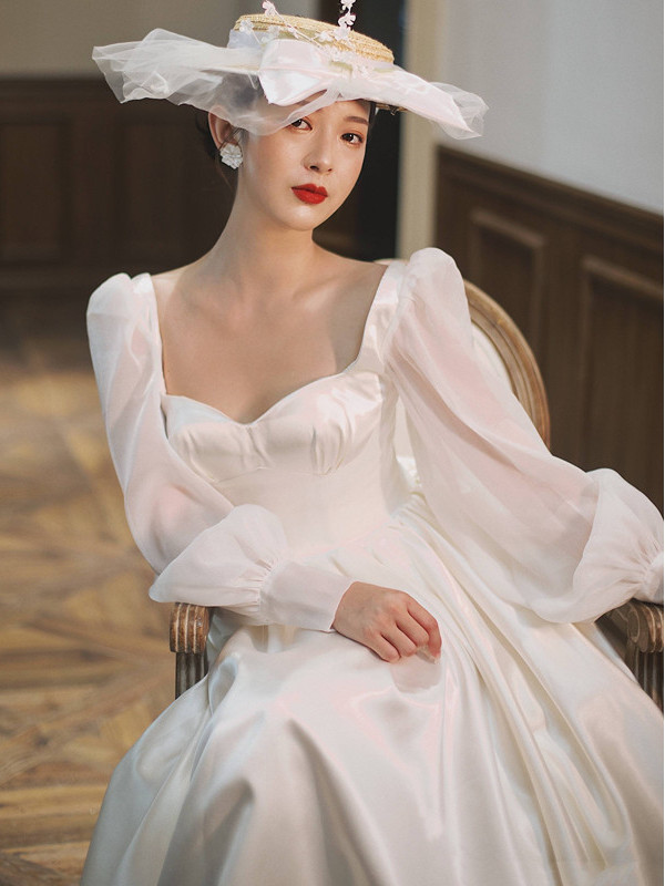 長袖 トレーン ウェディングドレス サテン 白 シンプル 結婚式 花嫁 前撮り パーティー 披露宴 k389