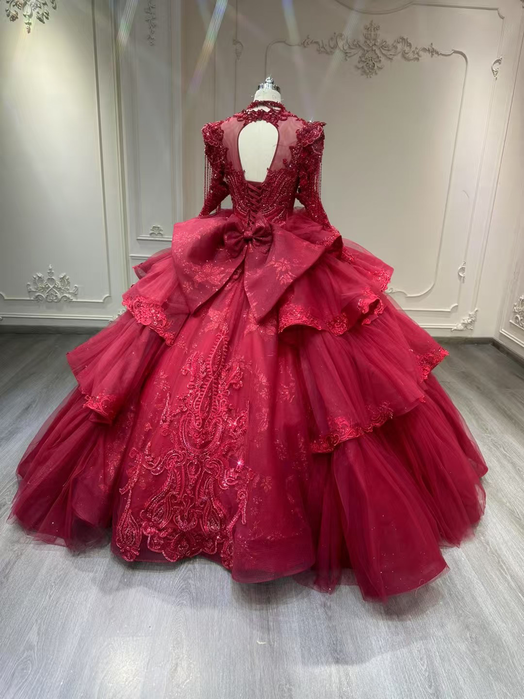 新作2025 多層チュール　レッド赤　カラードレス　本命ドレス制作　フロアー丈　可愛い　秋婚冬婚　背中見せ　編み上げ花嫁