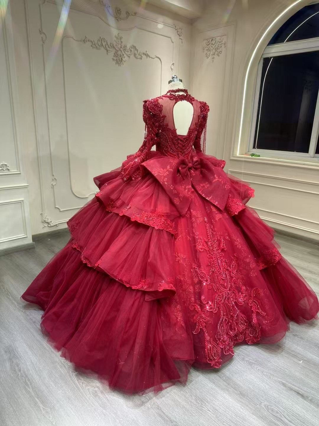 新作2025 多層チュール　レッド赤　カラードレス　本命ドレス制作　フロアー丈　可愛い　秋婚冬婚　背中見せ　編み上げ花嫁