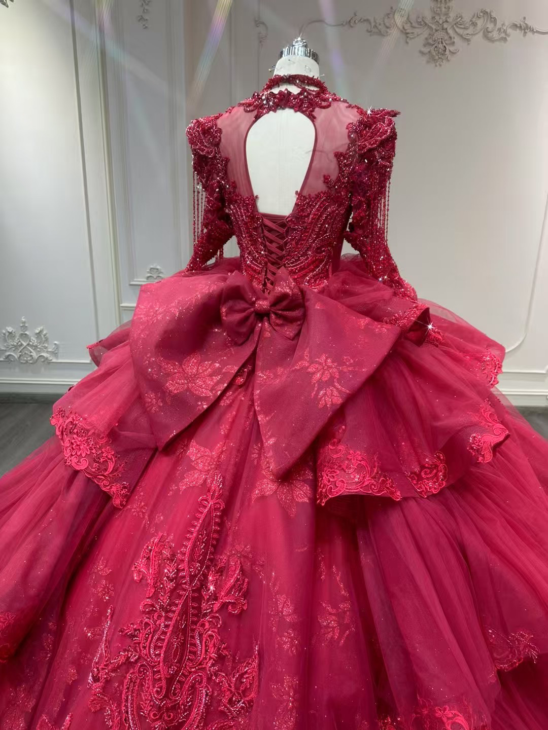 新作2025 多層チュール　レッド赤　カラードレス　本命ドレス制作　フロアー丈　可愛い　秋婚冬婚　背中見せ　編み上げ花嫁