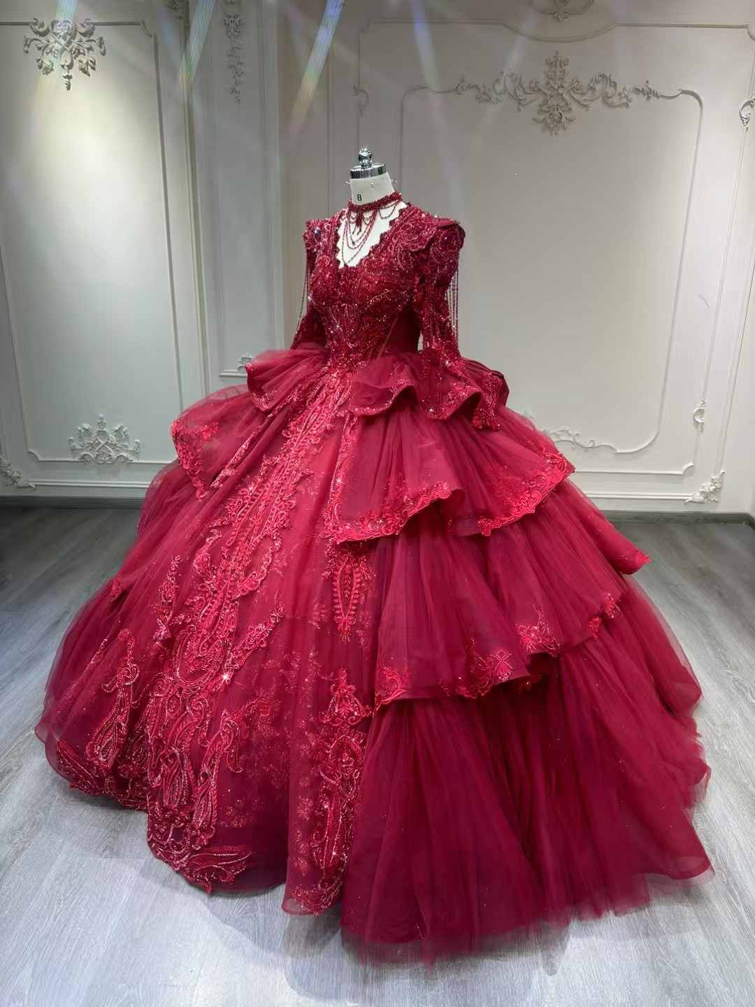 新作2025 多層チュール　レッド赤　カラードレス　本命ドレス制作　フロアー丈　可愛い　秋婚冬婚　背中見せ　編み上げ花嫁