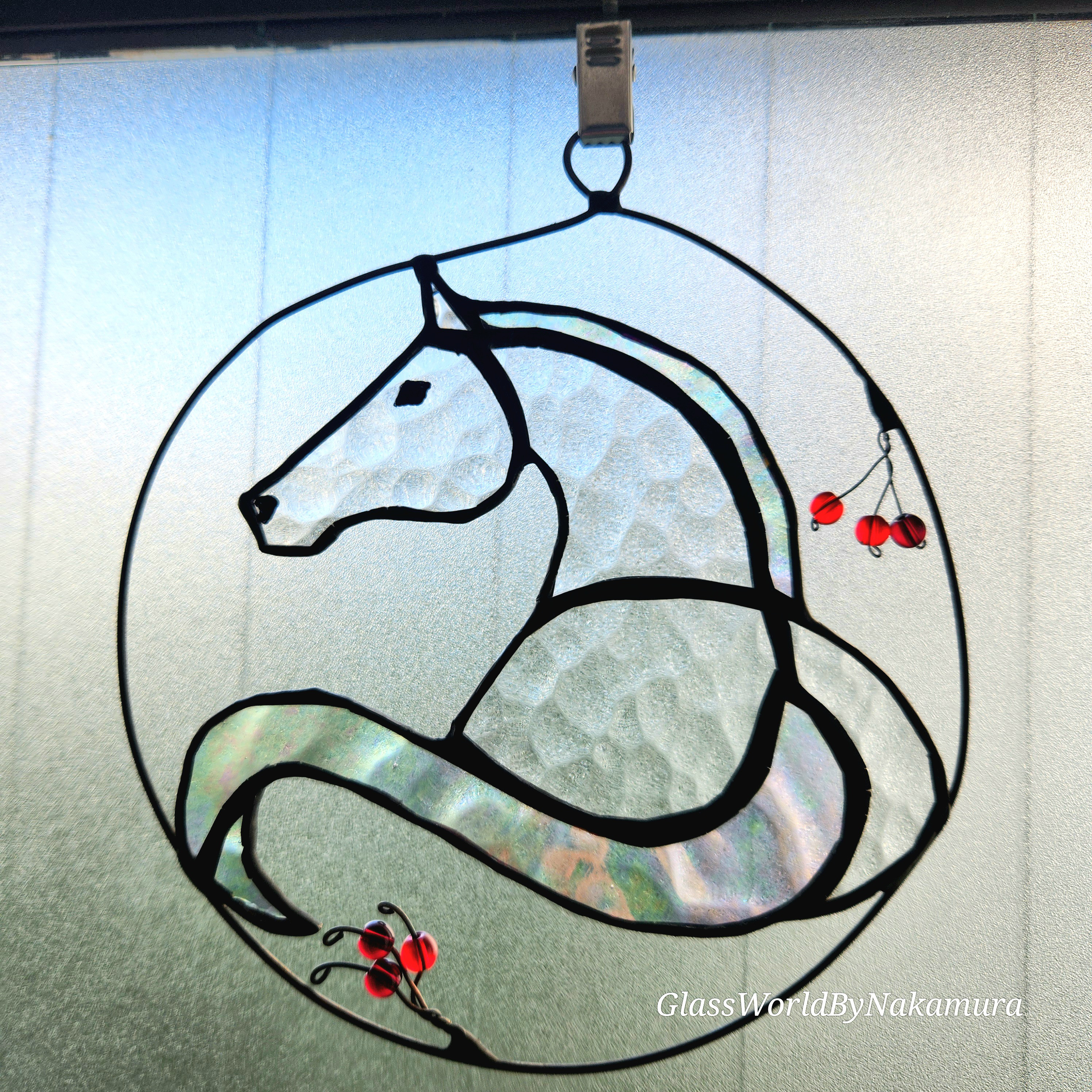 馬　虹色しっぽ　サンキャッチャー　ステンドグラス雑貨　インテリア雑貨　プチギフト　誕生日プレゼント　送料無料