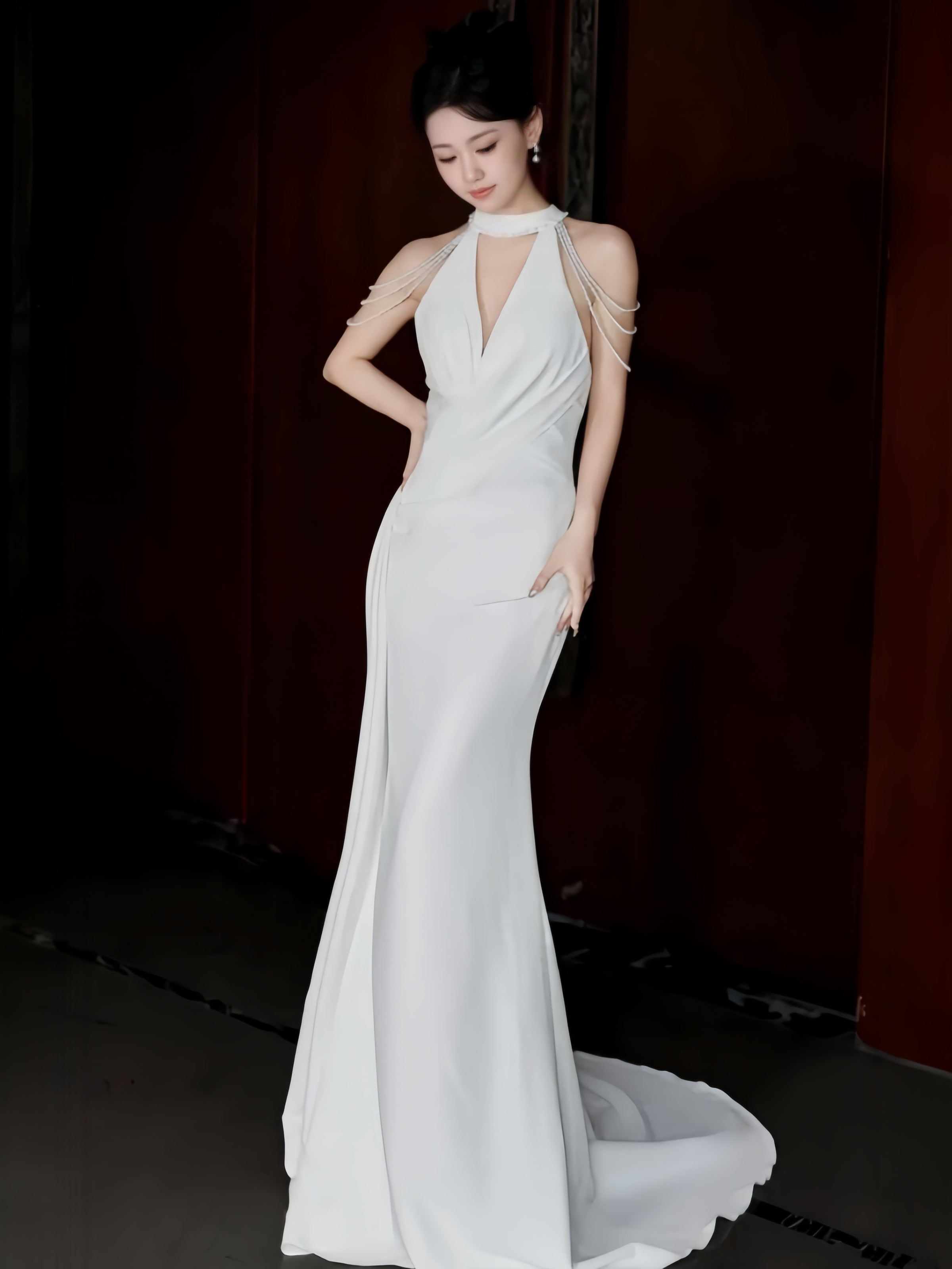 トレーン ウェディングドレス サテン パール 白 シンプル 結婚式 花嫁 前撮り パーティー 披露宴 k751