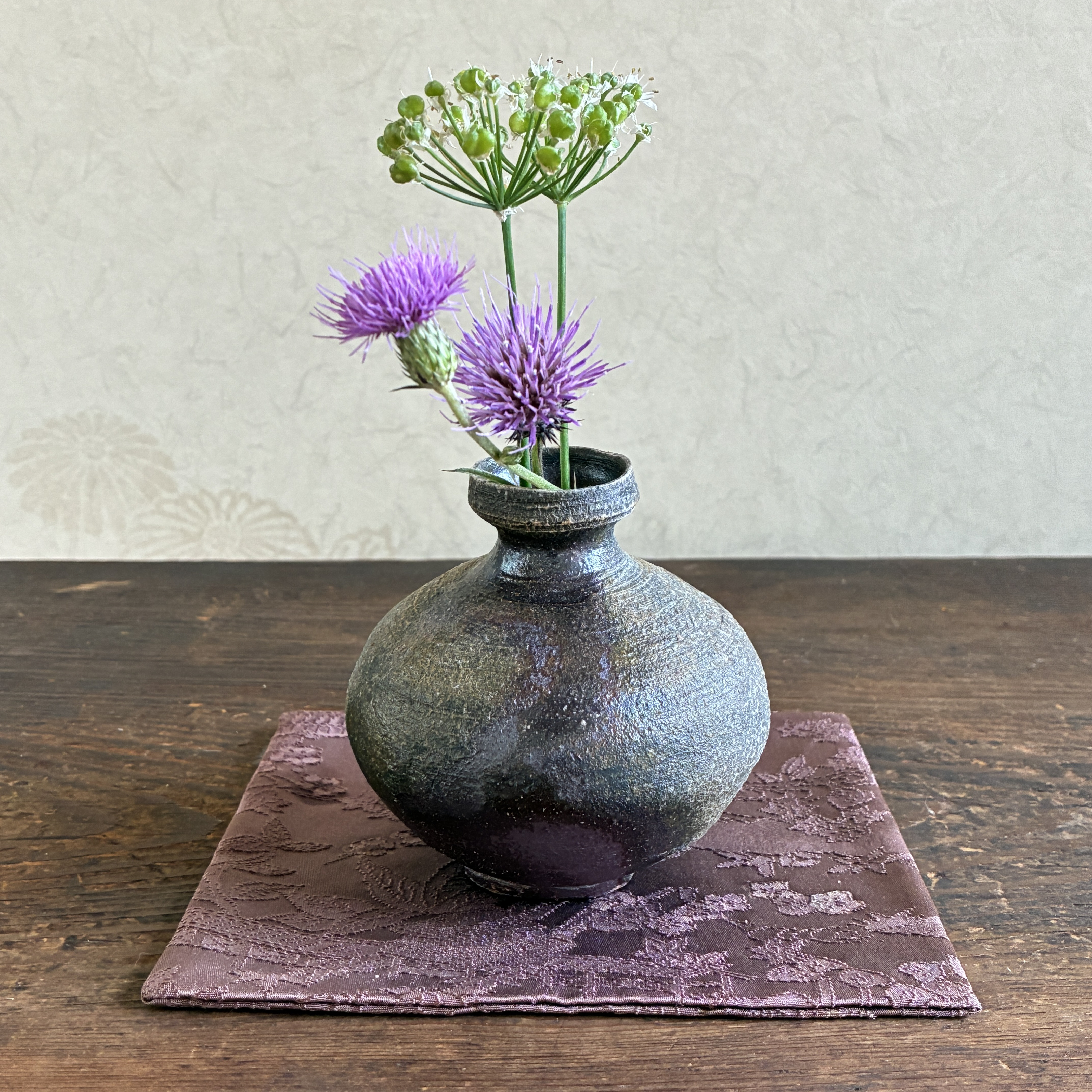 一輪挿し　ミニ花入　ミニミニ花瓶　ミニミニ花入　花入れ　小壺　赤土丸徳利型　陶器　フラワーベース　和陶器