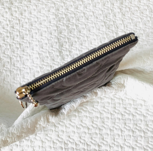 kumasanグレー　フラットポーチ　H20W15 縦長ポーチ　くまキルト　小物入れ 4枚目の画像