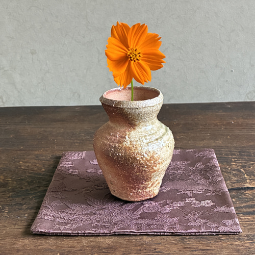 一輪挿し　小さな　花入　桐箱入　土味　野の花 黒泥土丸花入｜一輪挿し ミニ花入 ミニミニ花瓶 ミニミニ花入 花入れ