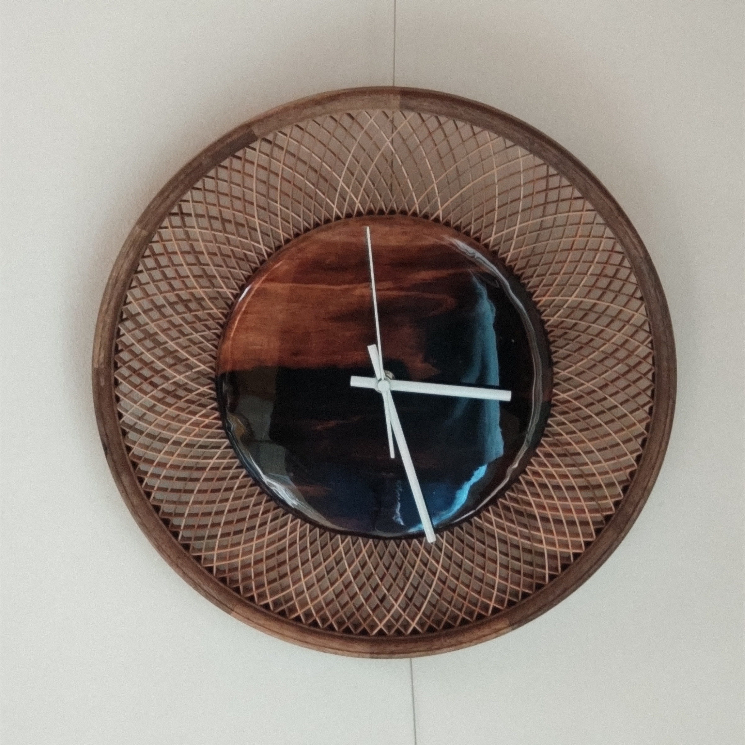 伝統の美と洗練が息づく、組子細工の優しい時の流れを感じる No.3 電波時計仕様