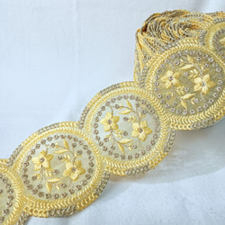 【50cm】【77mm幅】インド刺繍リボン　フラワー　花柄　金糸　卵型　オーバル　手芸　ハンドメイド　アクセサリーパーツ 1枚目の画像