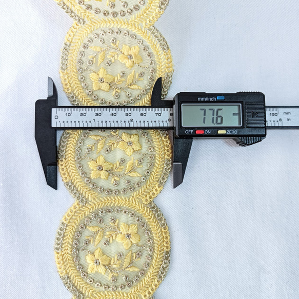 【50cm】【77mm幅】インド刺繍リボン　フラワー　花柄　金糸　卵型　オーバル　手芸　ハンドメイド　アクセサリーパーツ 6枚目の画像