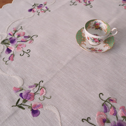 ドイツのヴィンテージ/白生地x可愛いコットンレースのテーブルクロス