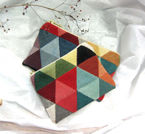 スペイン生地　トライアングルの愉しみ　ポーチ　カード入れ　コスメ入れ　薬入れ 3枚目の画像