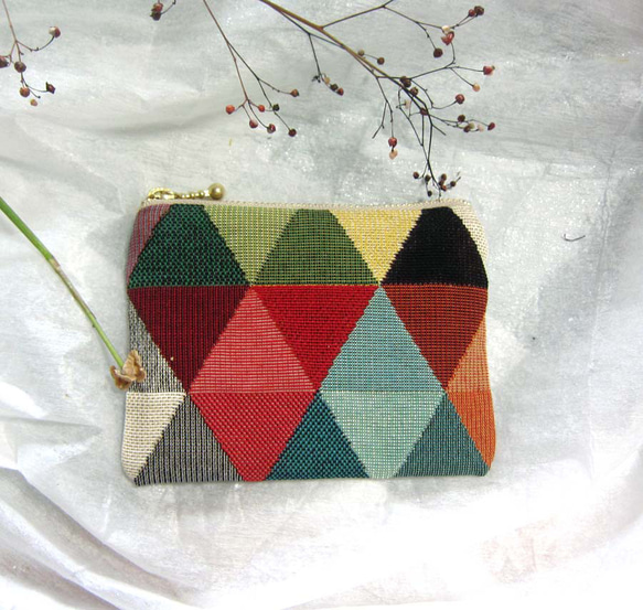 スペイン生地　トライアングルの愉しみ　ポーチ　カード入れ　コスメ入れ　薬入れ 1枚目の画像