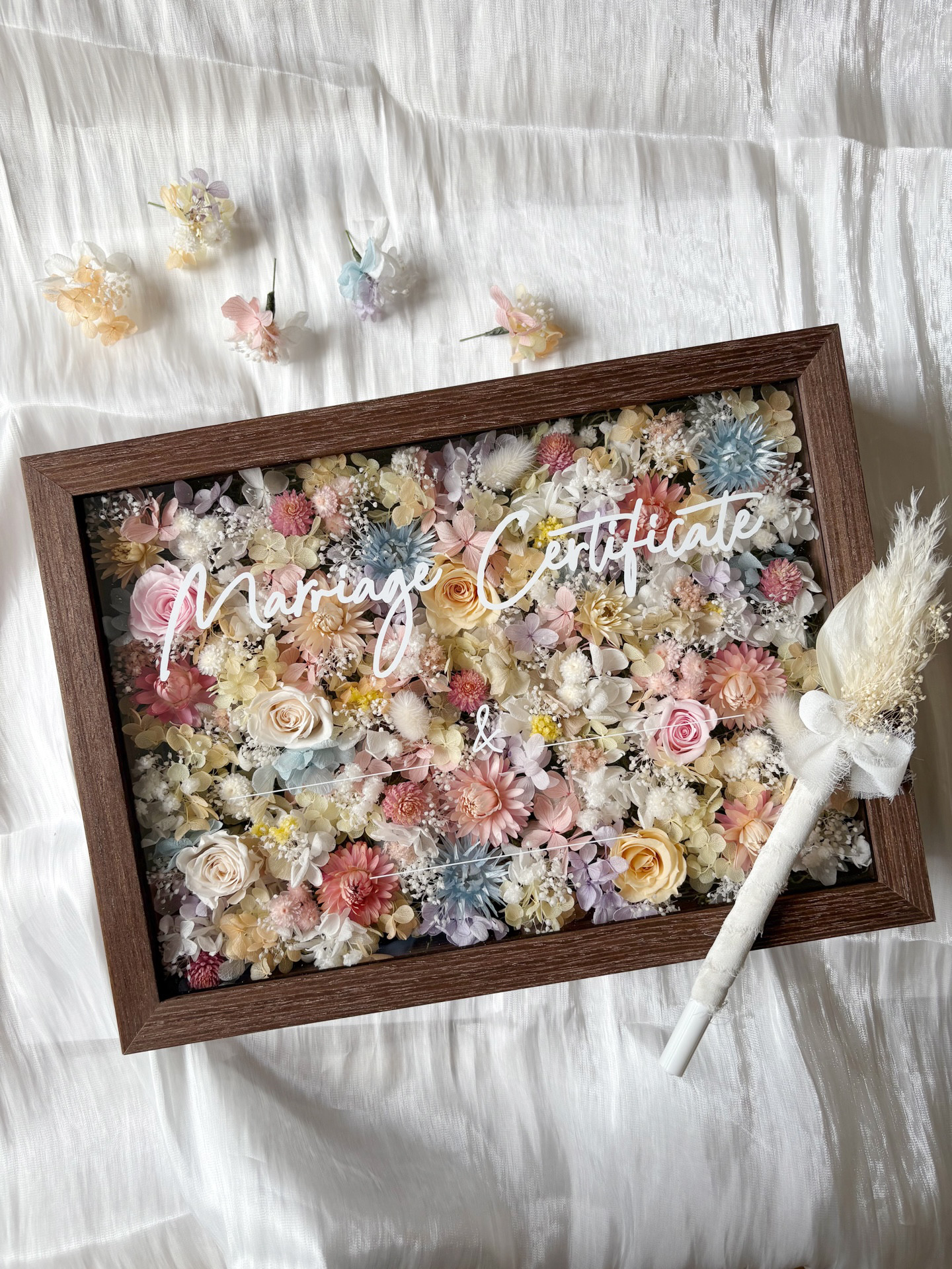 キレイに仕上がるゲスト参加型結婚証明書～100名前後｜ブラウンのフレーム