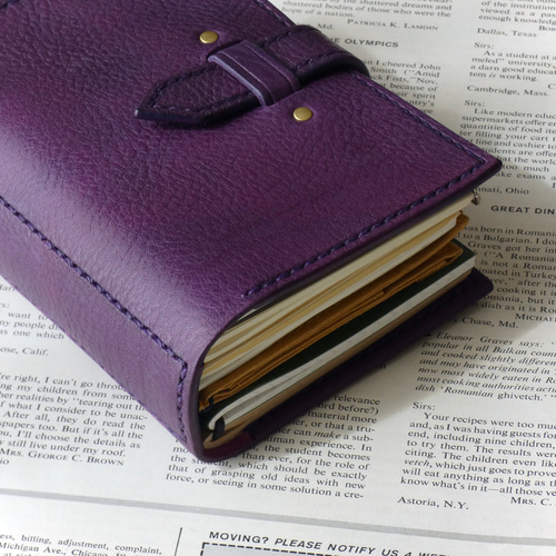 トラベラーズノートカバー／パスポートサイズ／革／紫 手帳カバー