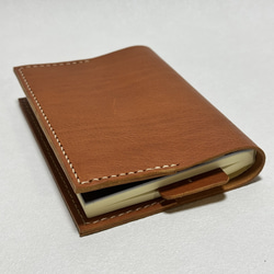 【在庫品・即納可能】イタリア製牛革のシンプルブックカバー（文庫サイズ・茶色） 2枚目の画像
