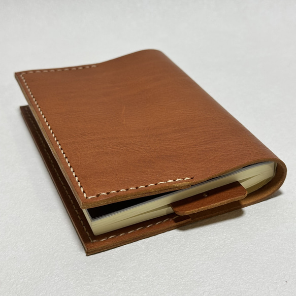 【在庫品・即納可能】イタリア製牛革のシンプルブックカバー（文庫サイズ・茶色） 2枚目の画像