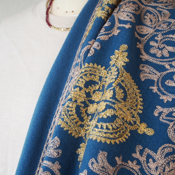 【豪華で繊細な刺繍】ブランケットショール・クローバー柄NB 3枚目の画像