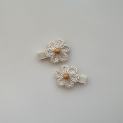 ウッドビーズのフラワーヘアクリップ〈単品〉ベビーキッズヘア