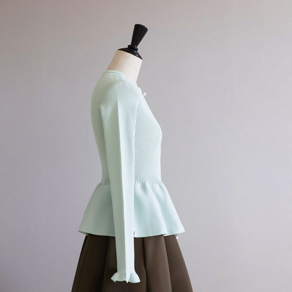 【程よい甘さがポイント◎】ホールガーメント ペプラムオープンファスナーカーディガン【アイシーグリーン】 16枚目の画像