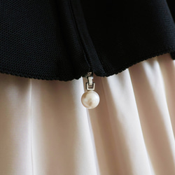 【人気のペプラムデザイン！】ホールガーメント ペプラムオープンファスナーカーディガン【ブラック】 15枚目の画像