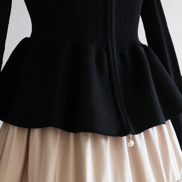 【人気のペプラムデザイン！】ホールガーメント ペプラムオープンファスナーカーディガン【ブラック】 14枚目の画像