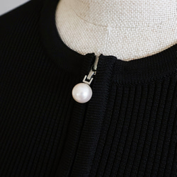 【人気のペプラムデザイン！】ホールガーメント ペプラムオープンファスナーカーディガン【ブラック】 13枚目の画像