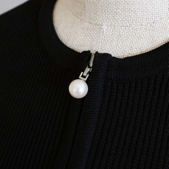 【人気のペプラムデザイン！】ホールガーメント ペプラムオープンファスナーカーディガン【ブラック】 13枚目の画像