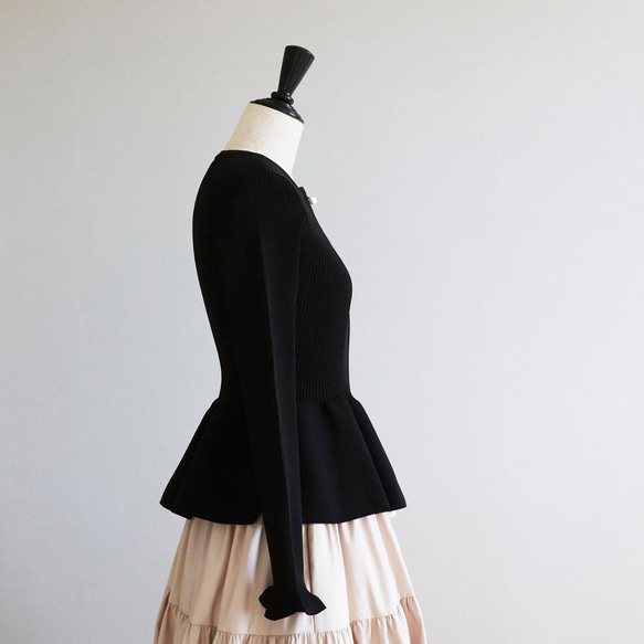 【人気のペプラムデザイン！】ホールガーメント ペプラムオープンファスナーカーディガン【ブラック】 17枚目の画像