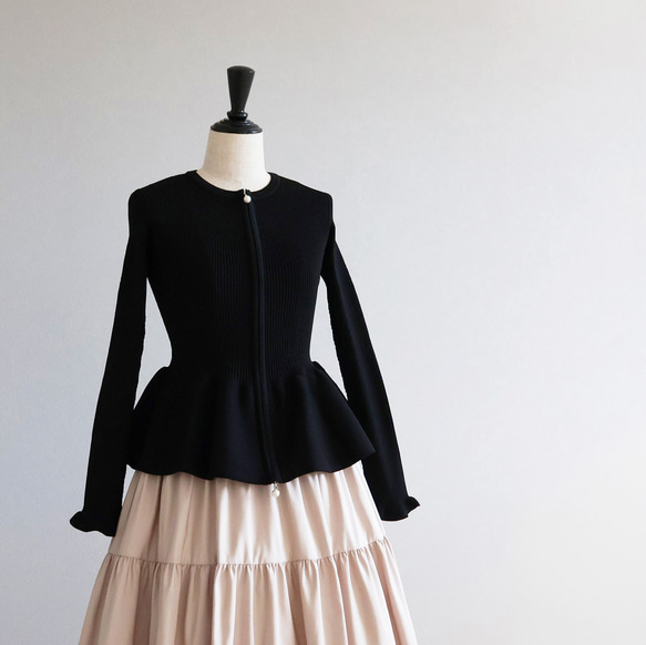 【人気のペプラムデザイン！】ホールガーメント ペプラムオープンファスナーカーディガン【ブラック】 10枚目の画像