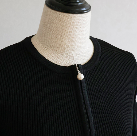 【人気のペプラムデザイン！】ホールガーメント ペプラムオープンファスナーカーディガン【ブラック】 12枚目の画像