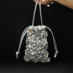 花卉抽繩包，義大利皮革迷你包 [銀色] 第3張的照片