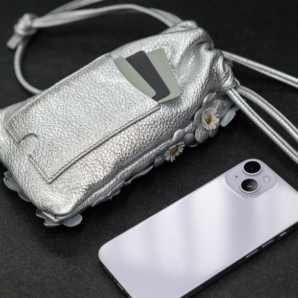 花卉抽繩包，義大利皮革迷你包 [銀色] 第7張的照片