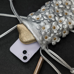 花卉抽繩包，義大利皮革迷你包 [銀色] 第4張的照片