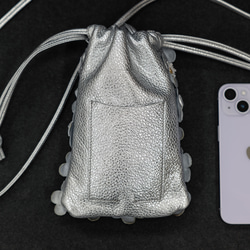 花卉抽繩包，義大利皮革迷你包 [銀色] 第8張的照片