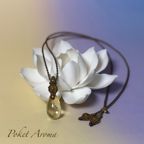 黄煌』ロマネサイトシトリンとルチルクォーツのマクラメペンダント