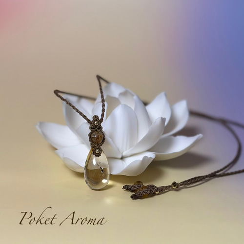 黄煌』ロマネサイトシトリンとルチルクォーツのマクラメペンダント