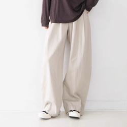 テンセル×コットンの贅沢素材｜貝殻ボタンが映える、ゆったり上品パンツ（２色展開 ） 5枚目の画像