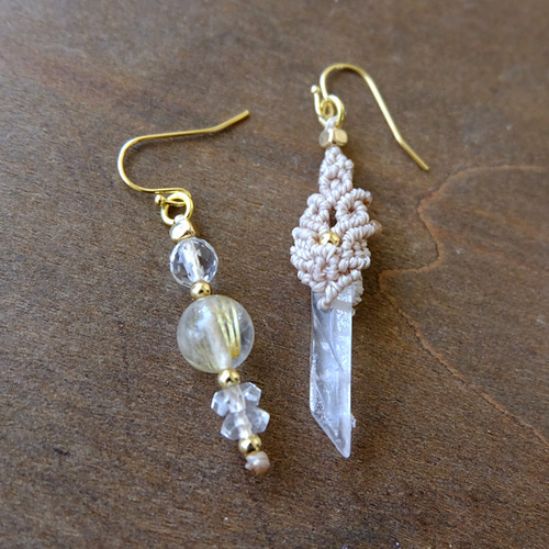 オパールペトリファイドウッド マクラメピアス マルチカラーフローライトのオリジナルマクラメピアス ※パーツ変更無料