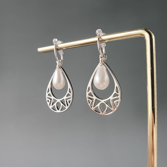 痛くないイヤリング☆透かしドロップの揺れるイヤリング/2色展開/金属アレルギー対応/358 8枚目の画像