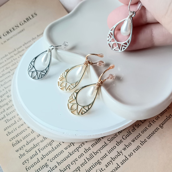 痛くないイヤリング☆透かしドロップの揺れるイヤリング/2色展開/金属アレルギー対応/358 9枚目の画像