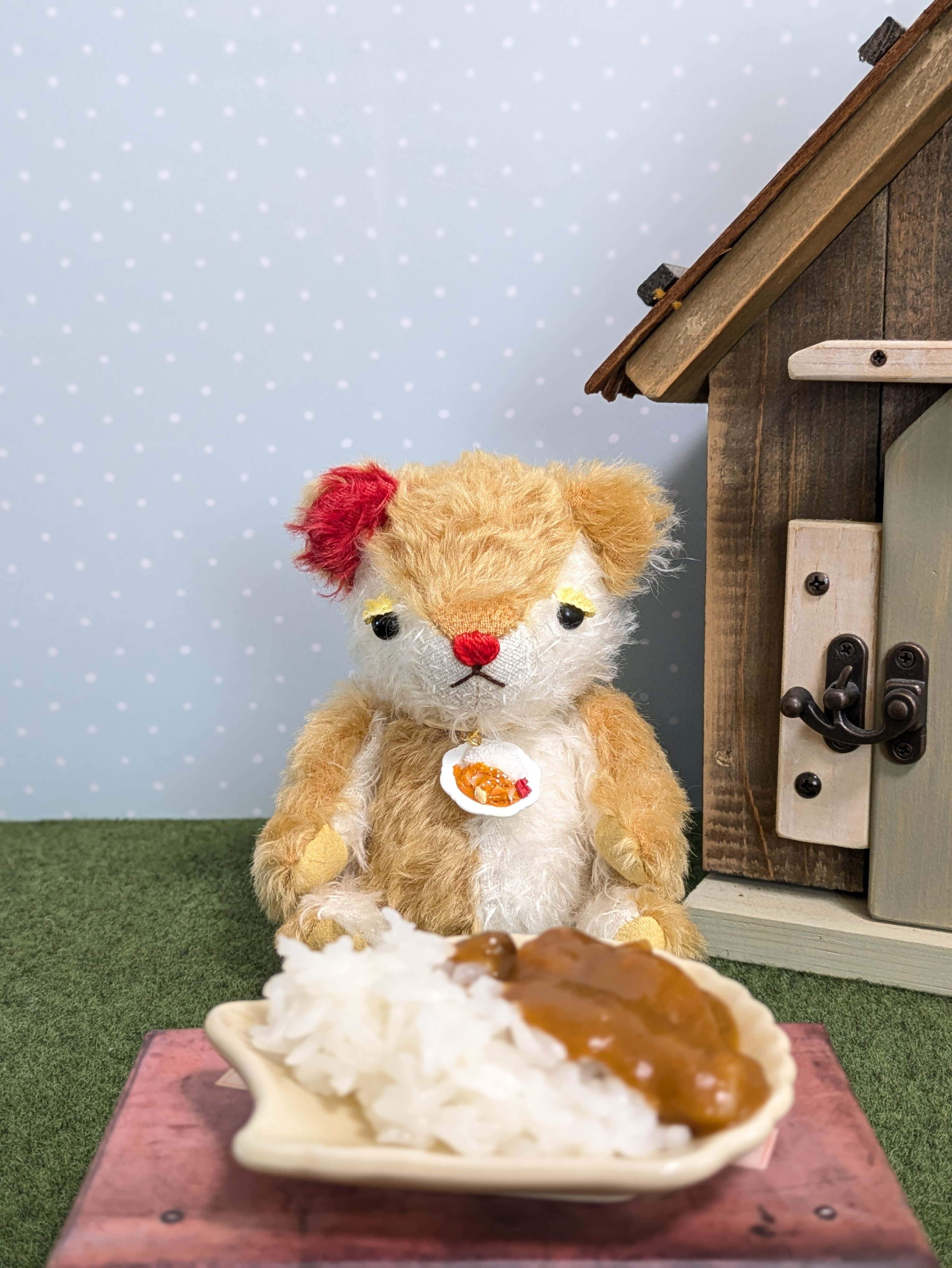 くまのぬいぐるみ　ドイツ製モヘア使用｜福神漬けカラーの耳が可愛い手作りテディベア　カレーライスベア