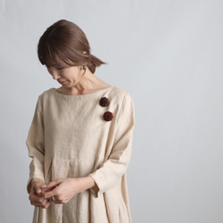 新作　手彫り　ウッド　ブローチ　ウッドカービング　天然木　花　モチーフ　ダークブラウン　Q14B 9枚目の画像