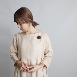 ⁑新作　手彫り　ウッド　ブローチ　ウッドカービング　天然木　花　モチーフ　ダークブラウン　Q14C 4枚目の画像