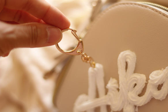 オーダーメイド：キーホルダー】おなまえの絞り出し生クリーム（アルファベットのみ） 4枚目の画像