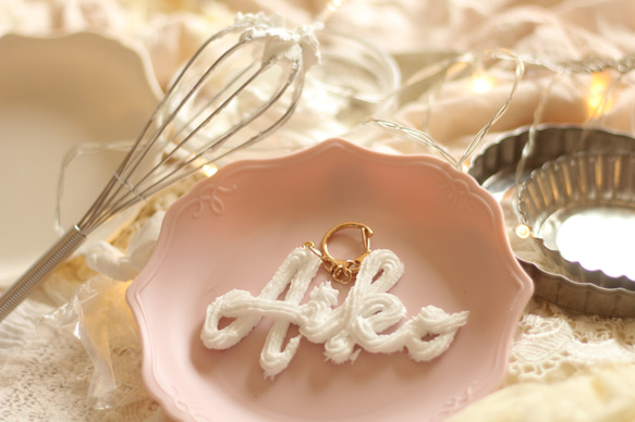 オーダーメイド：キーホルダー】おなまえの絞り出し生クリーム（アルファベットのみ） 10枚目の画像