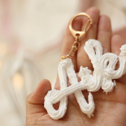 オーダーメイド：キーホルダー】おなまえの絞り出し生クリーム（アルファベットのみ） 3枚目の画像