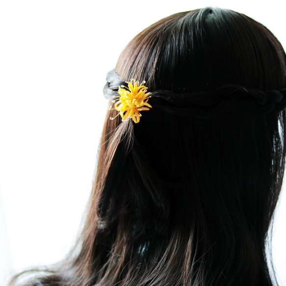 ～秋陽の調べ～　立体刺繍の黄彼岸花ポニーフック 6枚目の画像