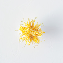 ～秋陽の調べ～　立体刺繍の黄彼岸花ポニーフック 2枚目の画像