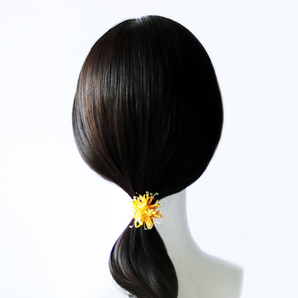 ～秋陽の調べ～　立体刺繍の黄彼岸花ポニーフック 7枚目の画像